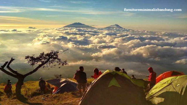 Wisata Gunung Tertinggi di Indonesia